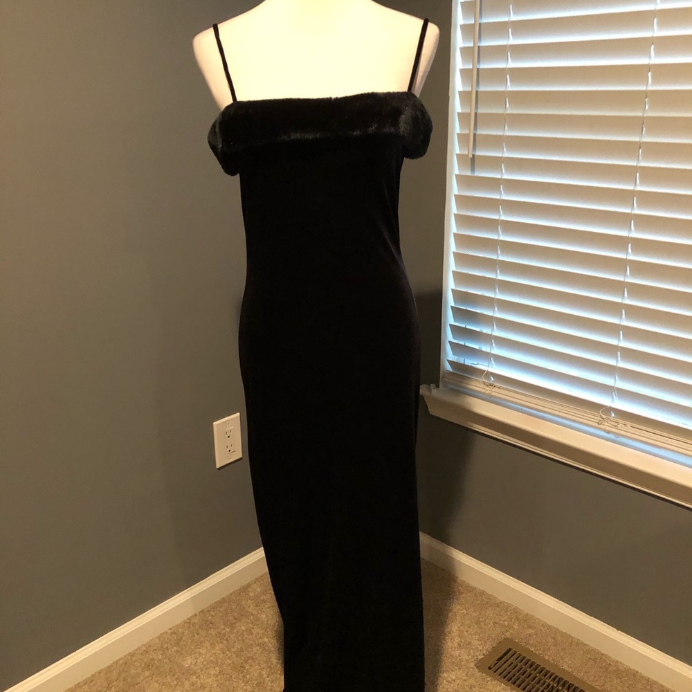 Status Collection  Black Velvet dress “fur” front